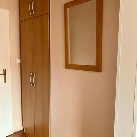 Lovely Garden Compact Near Center Ideal For Weekend Apartamento