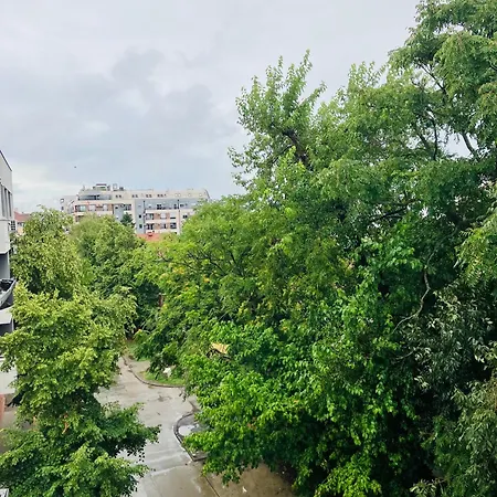 Lovely Garden Compact Near Center Ideal For Weekend Apartamento *