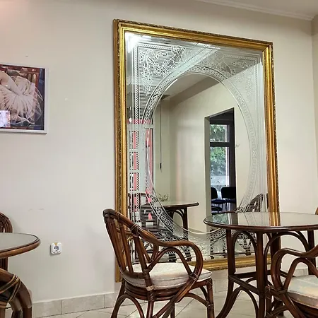 Lovely Garden Compact Near Center Ideal For Weekend *