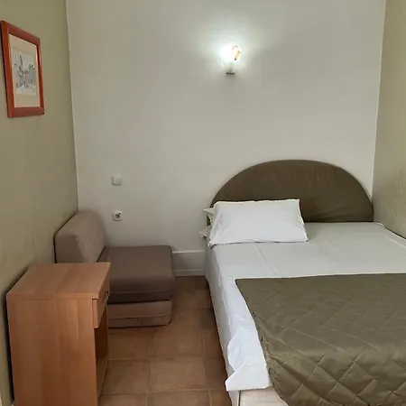 Lovely Garden Compact Near Center Ideal For Weekend Novi Sad