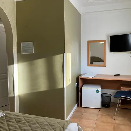 Lovely Garden Compact Near Center Ideal For Weekend Apartamento Novi Sad