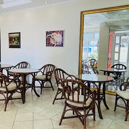 Lovely Garden Compact Near Center Ideal For Weekend *