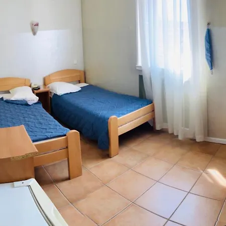 Lovely Garden Compact Near Center Ideal For Weekend Apartamento Novi Sad