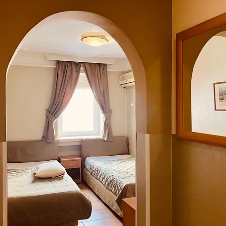 Lovely Garden Compact Near Center Ideal For Weekend Apartamento Novi Sad