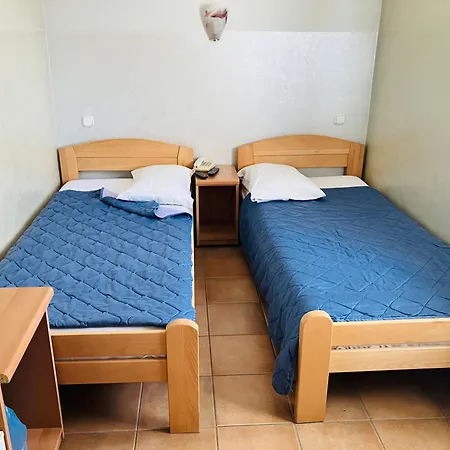 Lovely Garden Compact Near Center Ideal For Weekend * Novi Sad