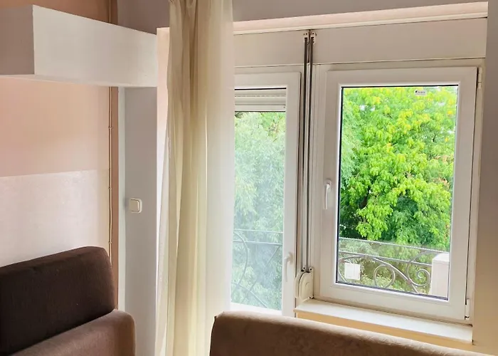 Apartment Lovely Garden Compact Near Center Ideal For Weekend