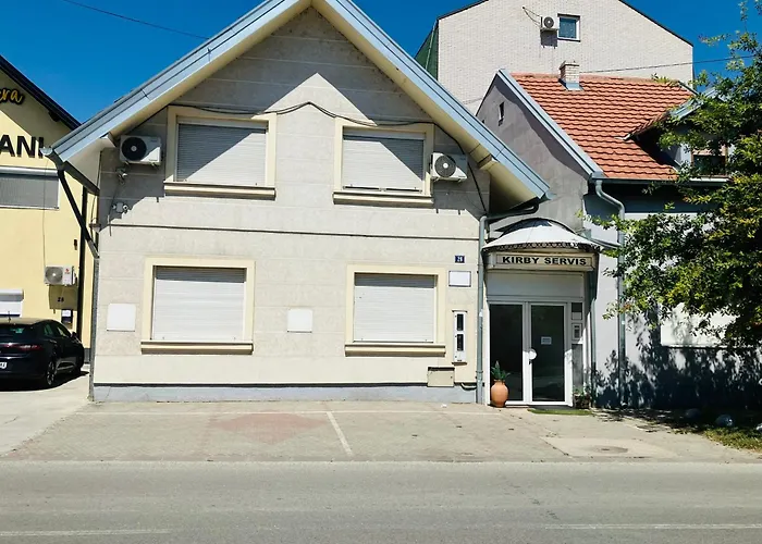 Lovely Garden Compact Near Center Ideal For Weekend Apartment Novi Sad