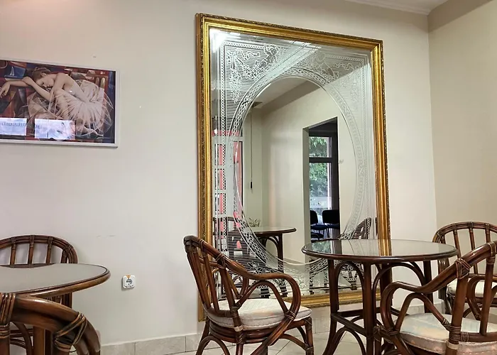 Lovely Garden Compact Near Center Ideal For Weekend *