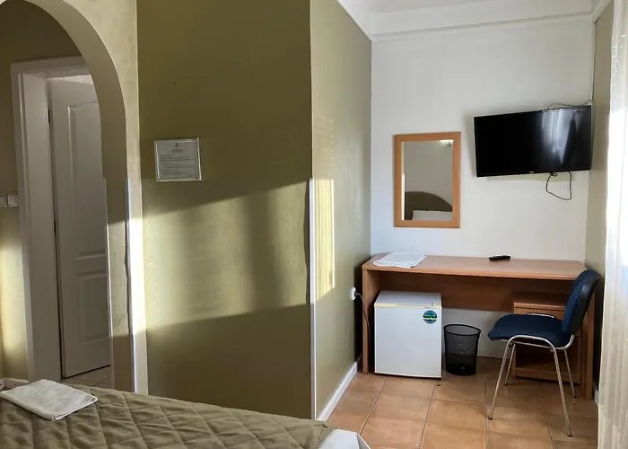 Lovely Garden Compact Near Center Ideal For Weekend Apartment Novi Sad