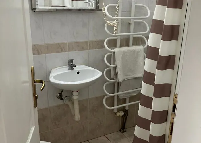 Lovely Garden Compact Near Center Ideal For Weekend *