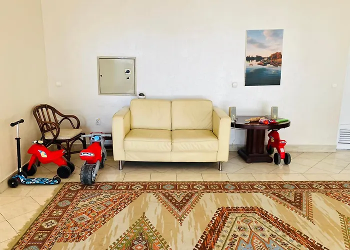 Apartment Lovely Garden Compact Near Center Ideal For Weekend