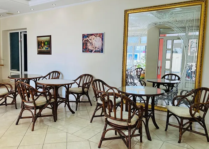 Lovely Garden Compact Near Center Ideal For Weekend *