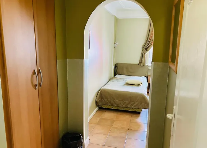 Apartment Lovely Garden Compact Near Center Ideal For Weekend *