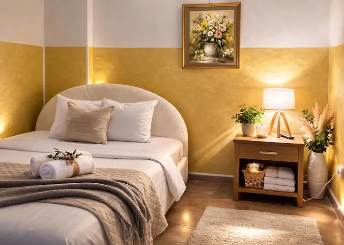 Lovely Garden Compact Near Center Ideal For Weekend Apartment *